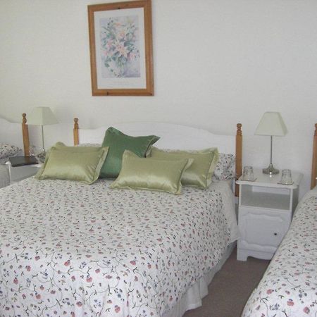 Lorcan Lodge Bed And Breakfast Сантри Номер фото