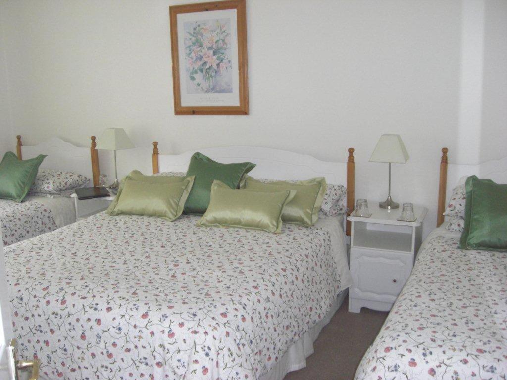 Lorcan Lodge Bed And Breakfast Сантри Номер фото
